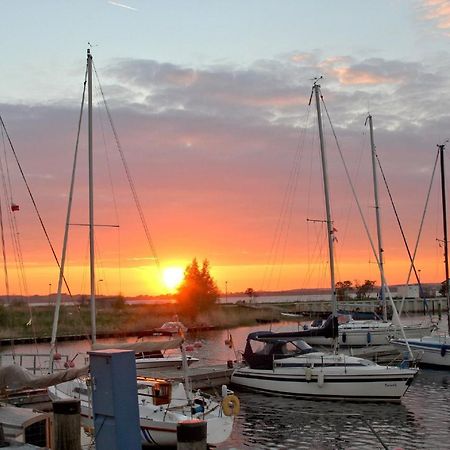Strandnahe 2-Raum-Ferienwohnung Mit Balkon - Strandhaus Moenchgut Fewo 10 Lobbe Exteriör bild